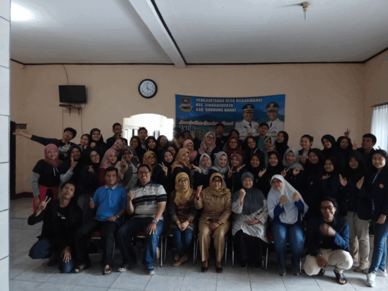 INTEGERATIVE PRACTICUM MODEL OF UNPAD UNDERGRADUATE SOCIOLOGY STUDY PROGRAM IN THE RURAL STUDY METHODS COURSE
Practicum and PKM in Mekarwangi Village